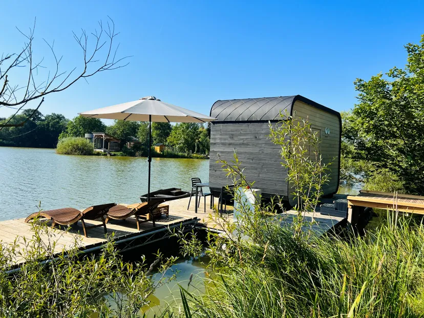 Ecolodge au bord d’un étang de 5ha