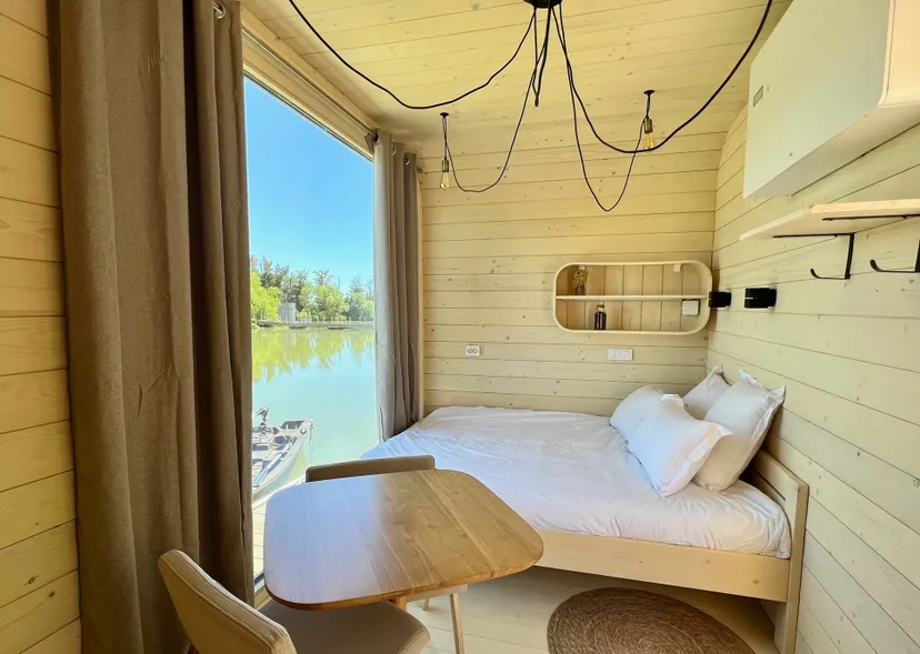 Ecolodge au bord d’un étang de 5ha