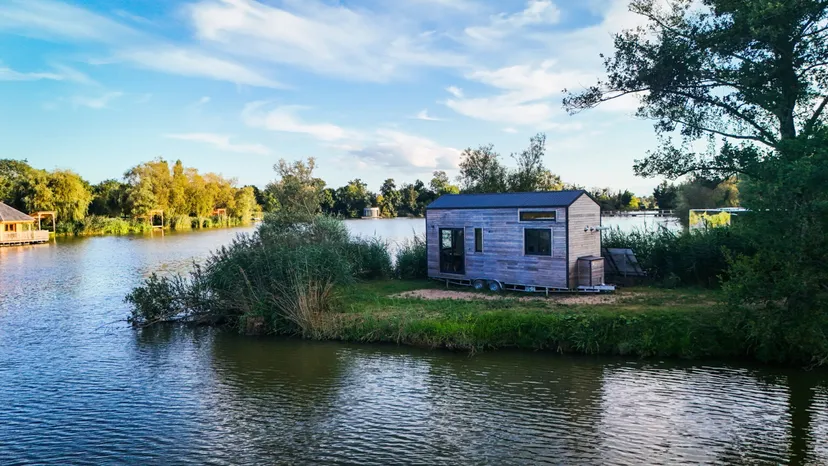 Tiny house au bord d'un étang de 5ha