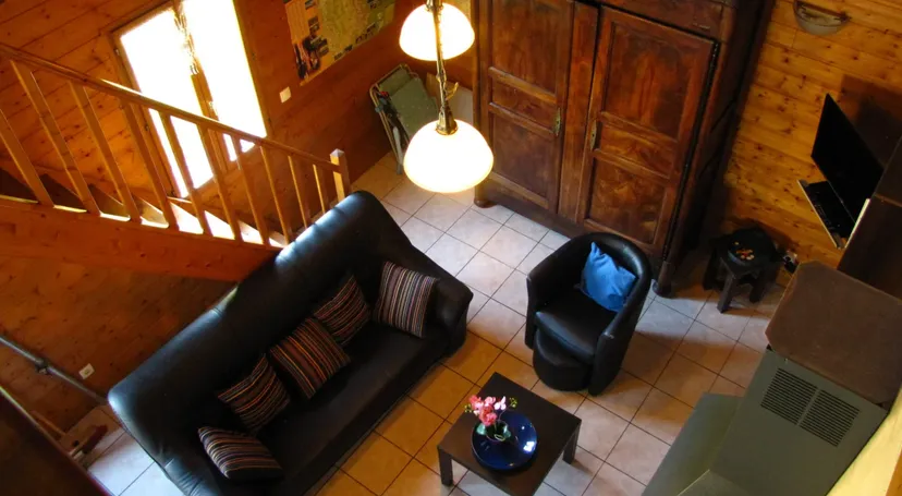 Chalet au bord d’un étang de 1.5 ha