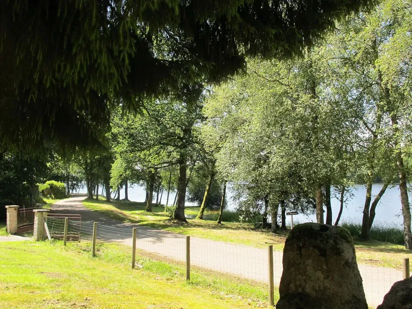 Charmante maison en bordure d'un lac de 366 ha
