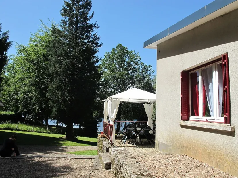 Charmante maison en bordure d'un lac de 366 ha