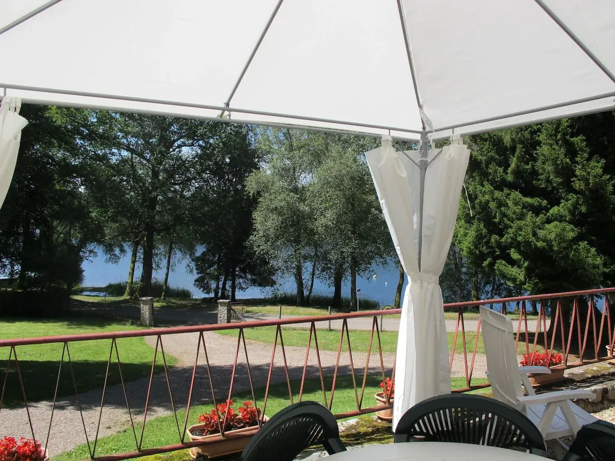 Charmante maison en bordure du lac des Settons