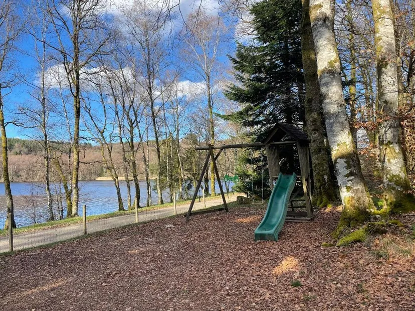 Charmante maison en bordure d'un lac de 366 ha
