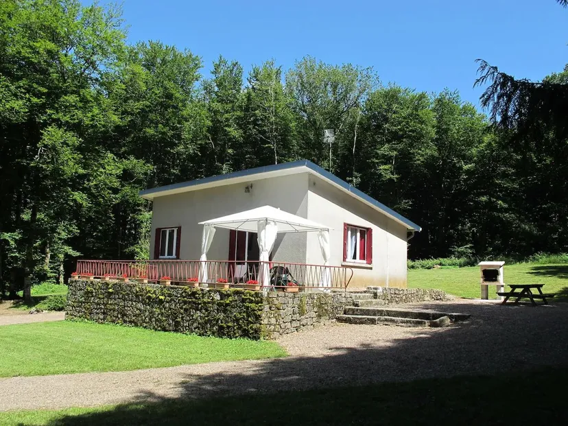 Charmante maison en bordure d'un lac de 366 ha
