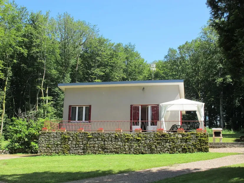 Charmante maison en bordure d'un lac de 366 ha