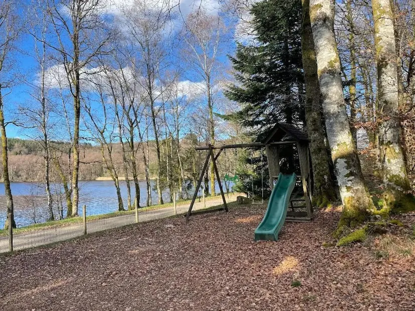 Charmante maison en bordure d'un lac de 366 ha