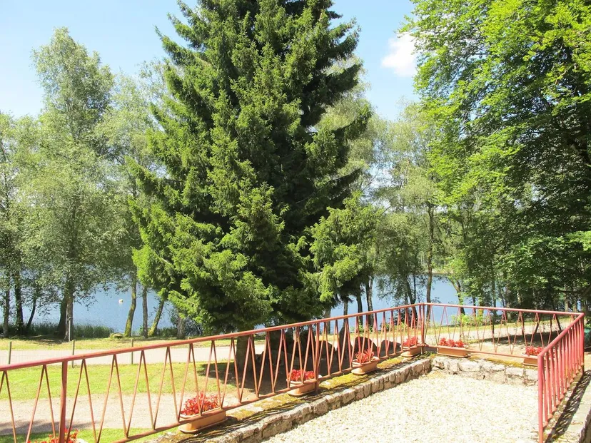 Charmante maison en bordure d'un lac de 366 ha