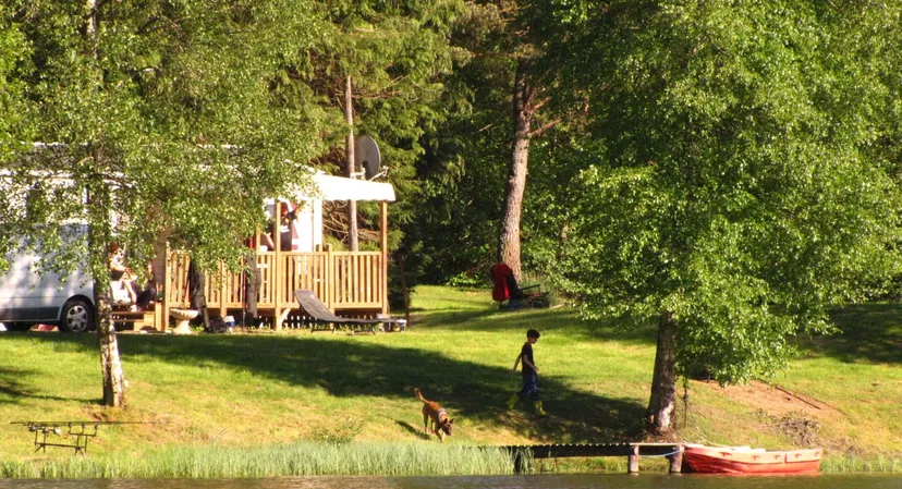 Mobile-home 6 personnes avec accès à un étang
