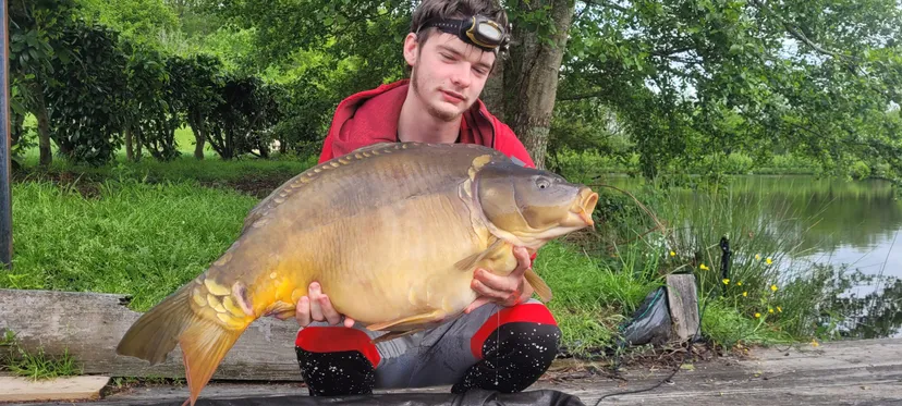 Fishing cabin for carp fishing Item 1