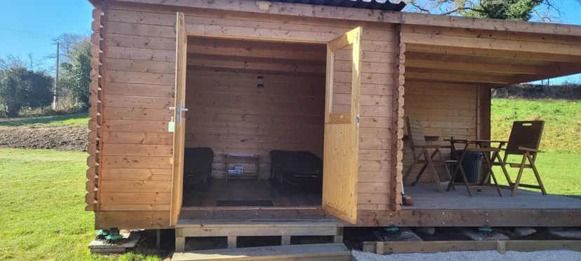 Fishing cabin with access to a private pond post 2