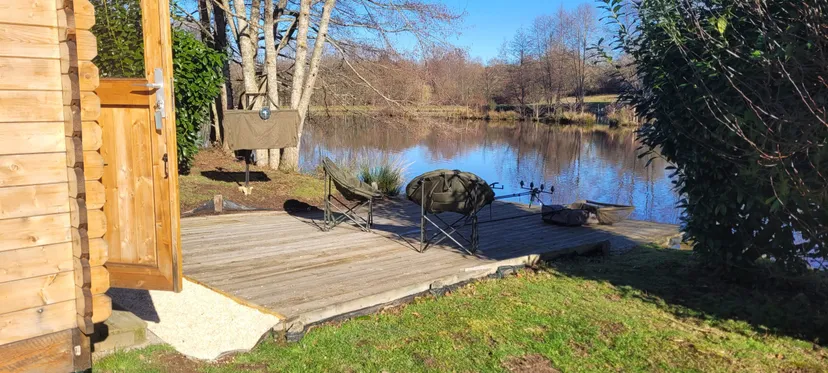 Fishing cabin with access to a private pond post 2