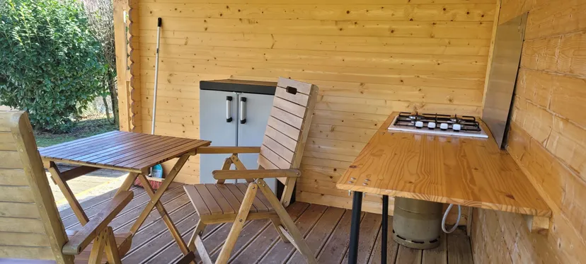 Fishing cabin with access to a private pond post 2