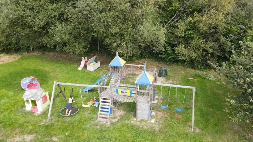 Gite and 2 cabins with access to a private pond