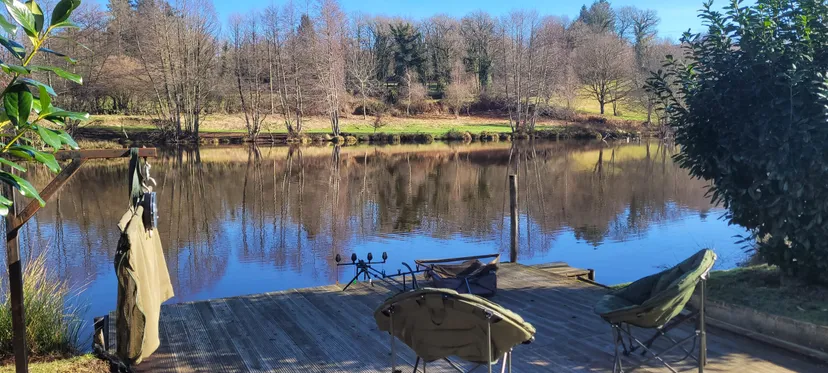 Fishing cabin with access to a private pond post 2
