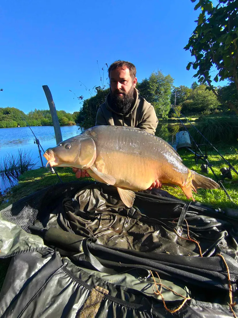 Fishing cabin for carp fishing Item 1