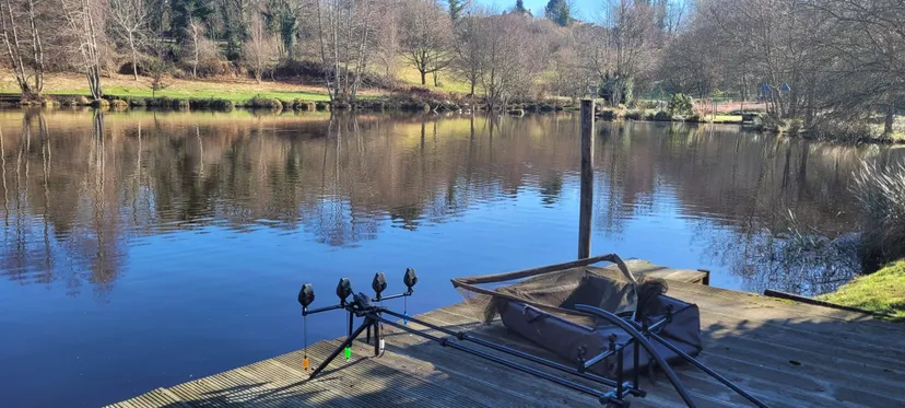 Fishing cabin with access to a private pond post 2