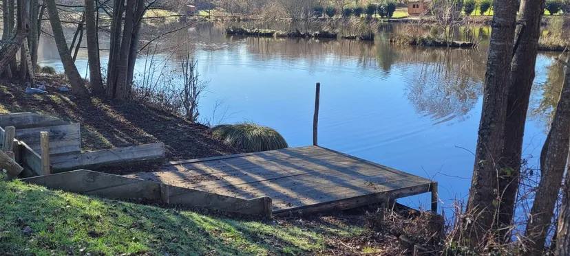 Gite and 2 cabins with access to a private pond