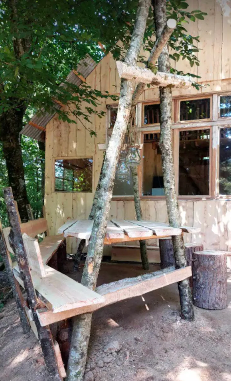 Refuge paisible avec accès privé à la rivière et un petit étang