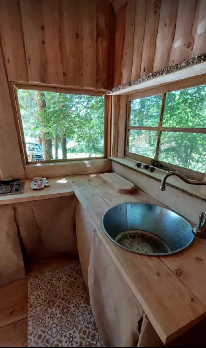 Refuge paisible avec accès privé à la rivière et un petit étang