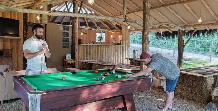 Refuge paisible avec accès privé à la rivière et un petit étang
