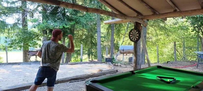 Refuge paisible avec accès privé à la rivière et un petit étang