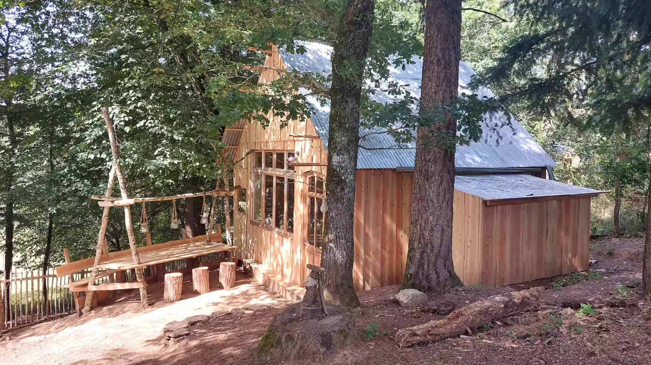 Refuge paisible avec accès privé à la rivière et un petit étang