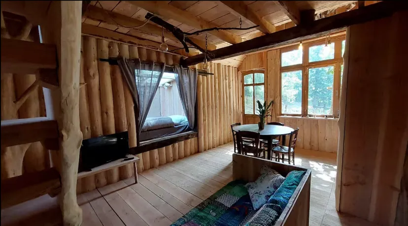 Refuge paisible avec accès privé à la rivière et un petit étang