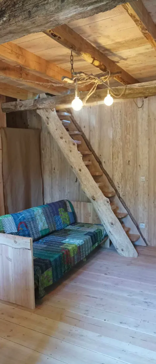 Refuge paisible avec accès privé à la rivière et un petit étang