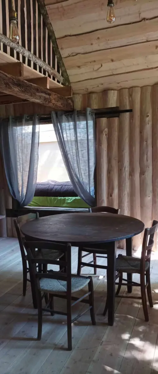 Refuge paisible avec accès privé à la rivière et un petit étang