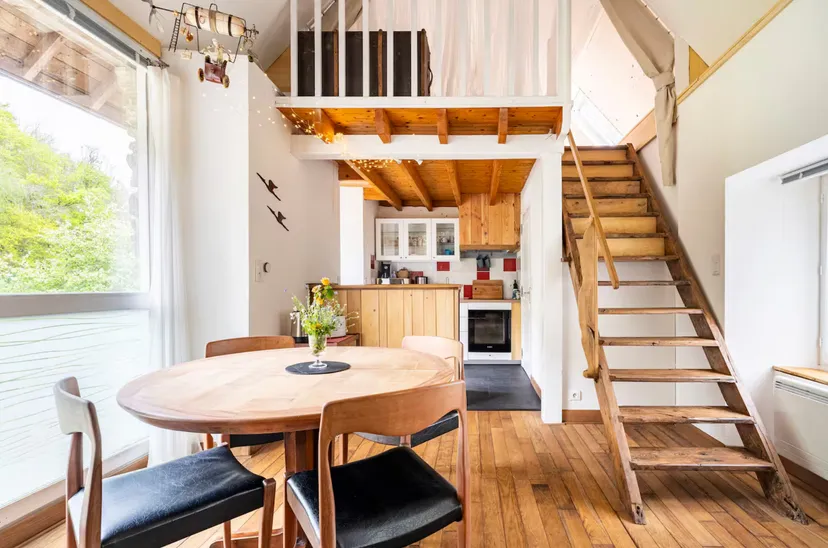 Loft sur une propriété privé avec son étang de pêche