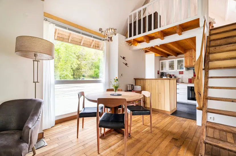 Loft sur une propriété privé avec son étang de pêche