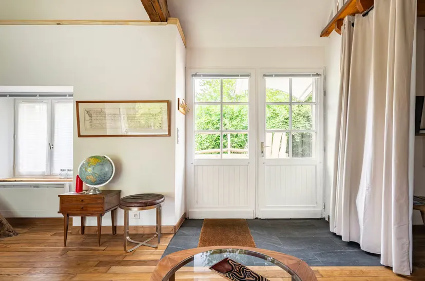 Loft sur une propriété privé avec son étang de pêche