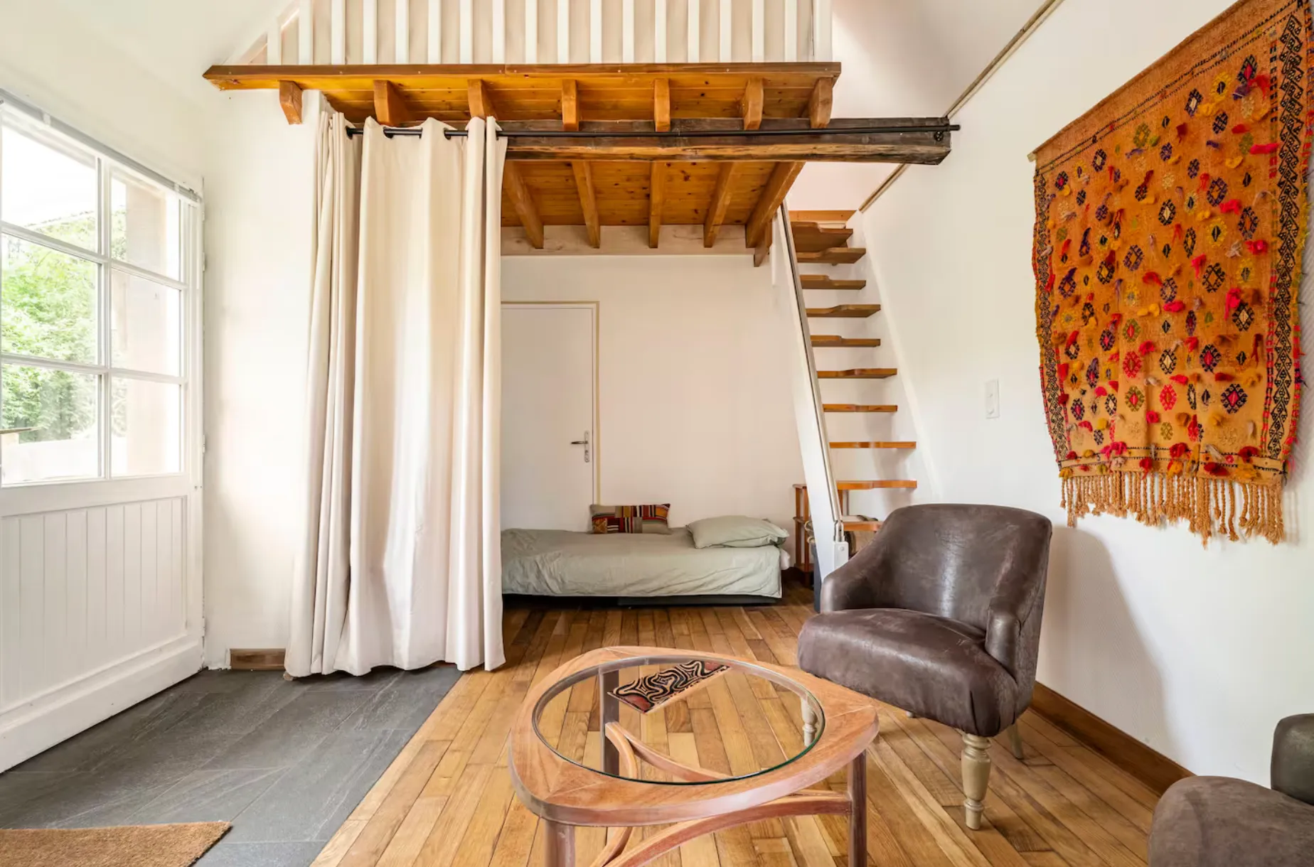 Loft sur une propriété privé avec son étang de pêche