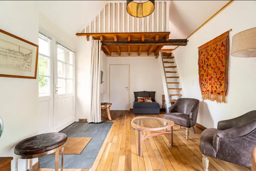 Loft sur une propriété privé avec son étang de pêche