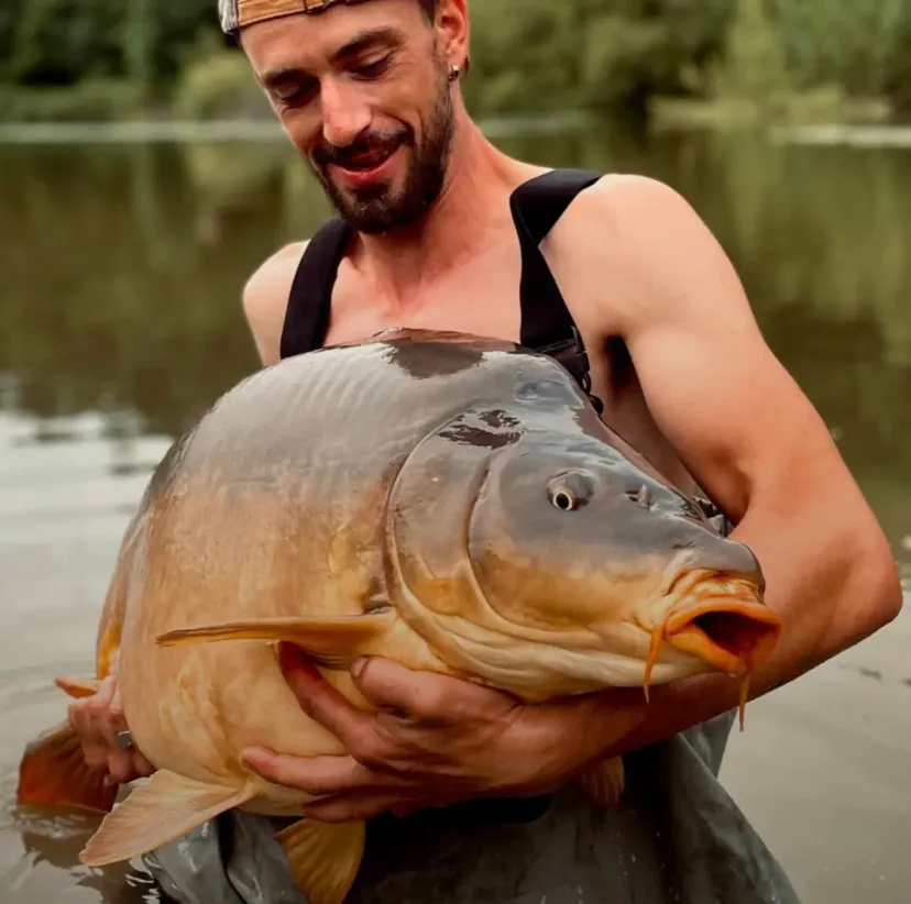 Étang privé en Dordogne