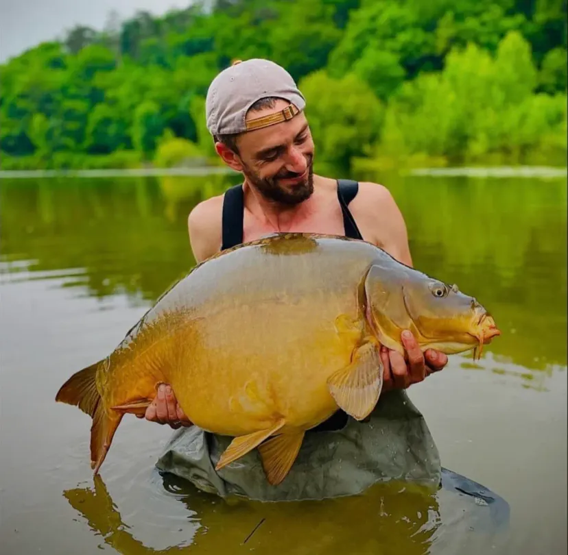 Étang privé en Dordogne