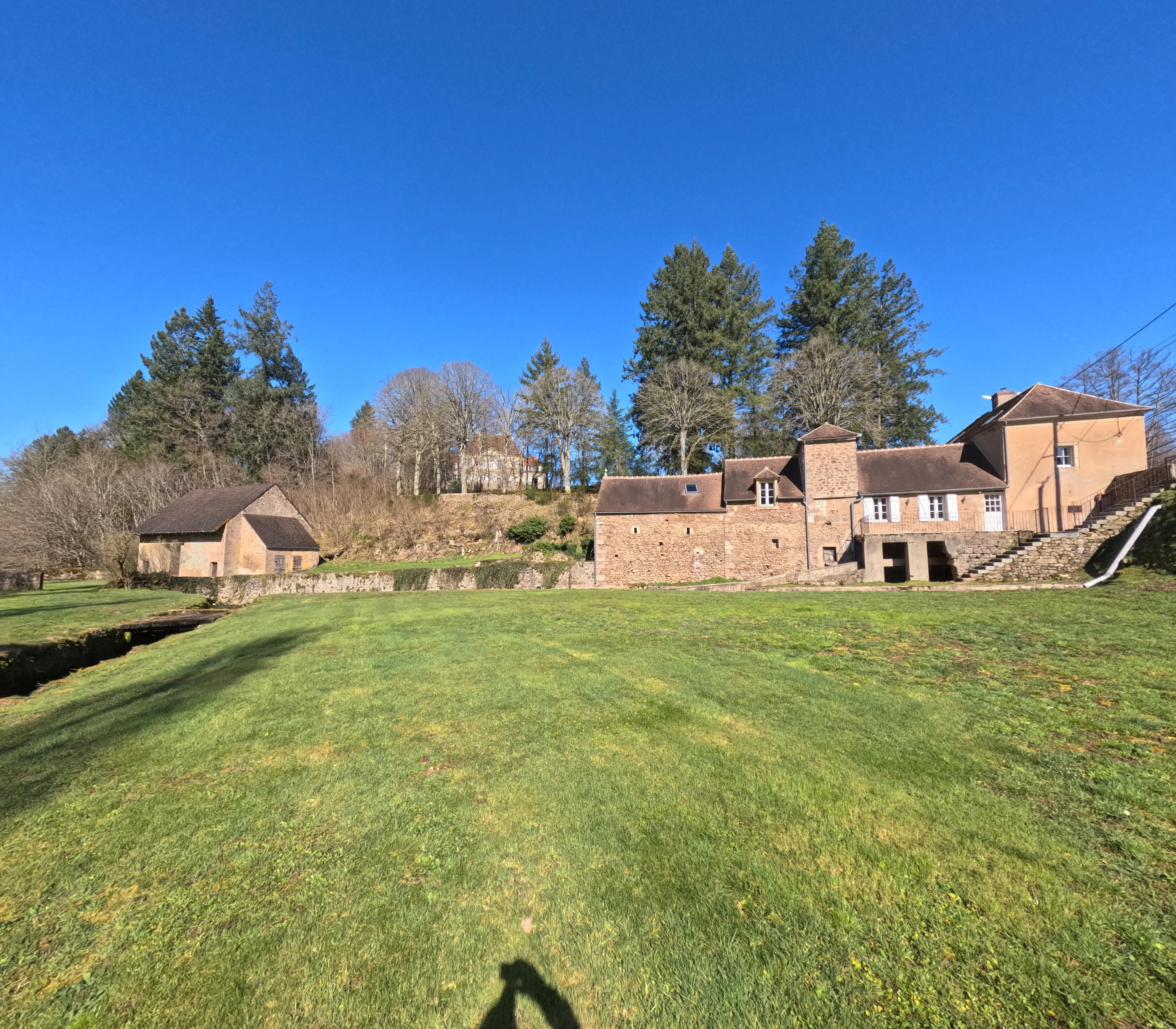 Gite dans l’ancien moulin du chateau avec étang privé de 15 ha