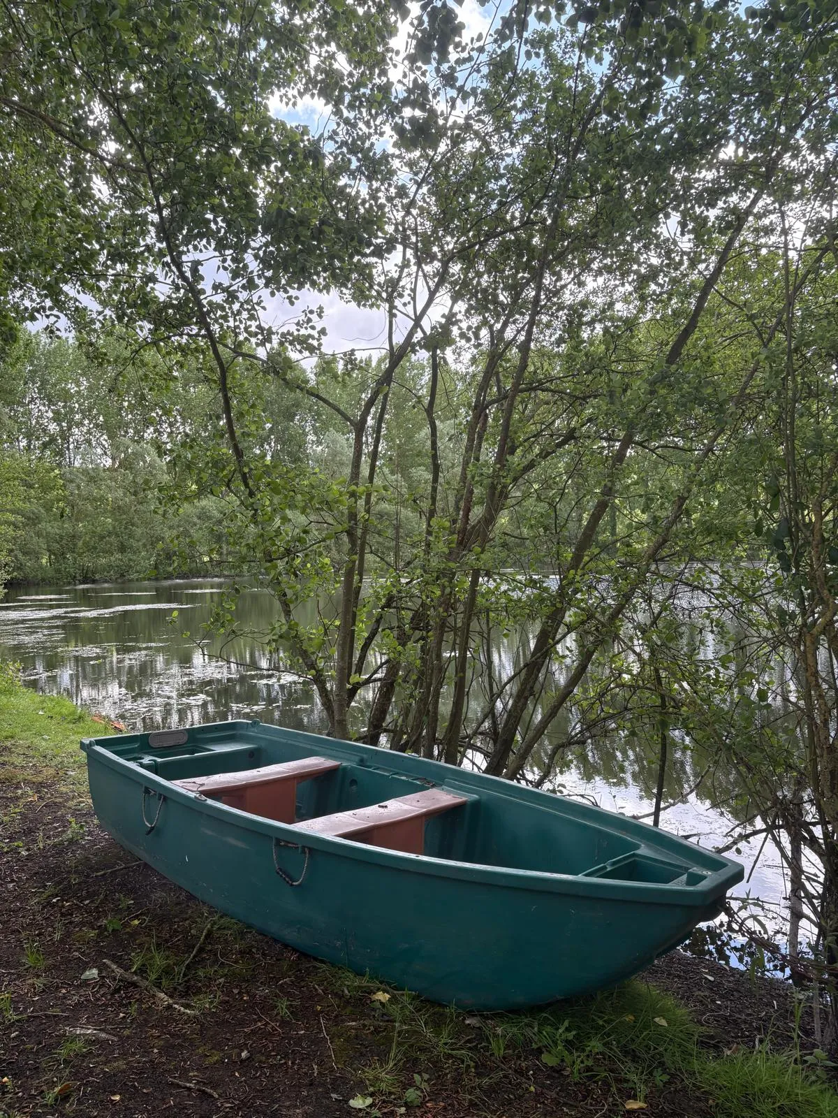 Gravière de 1,7ha avec une forte population de poissons!