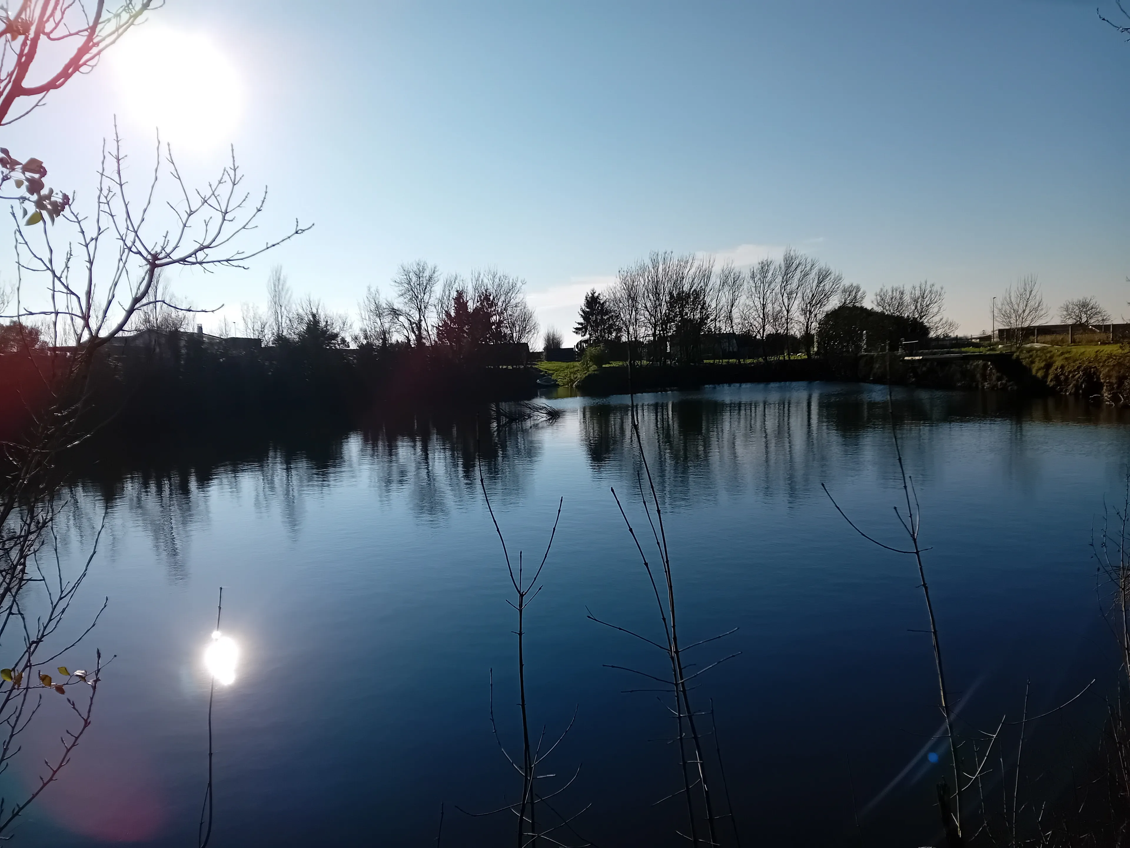 Rent pond with mobile home between sea and marsh