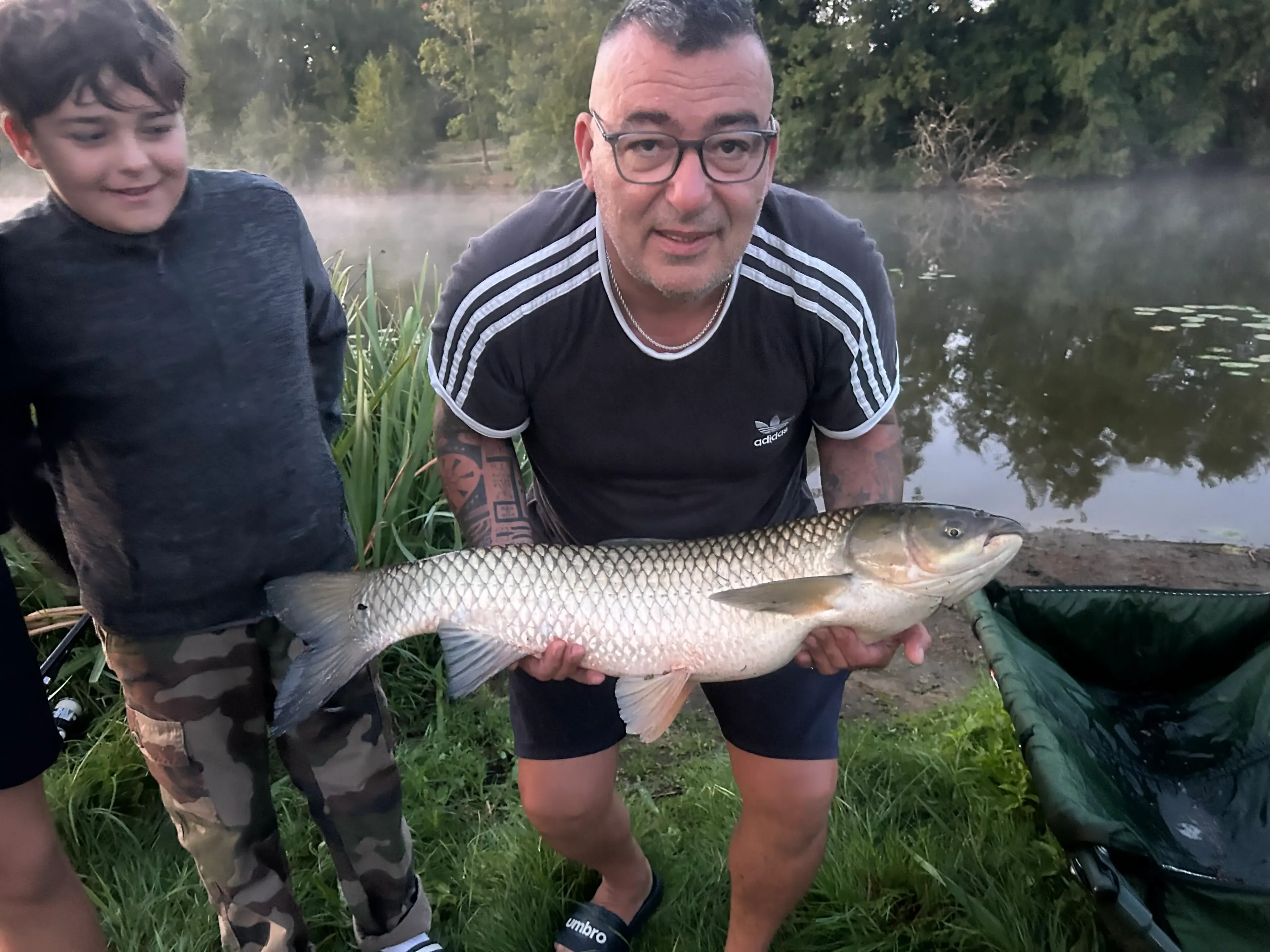 Hébergement insolite avec étang privatif de 2ha pour 6 personnes en Côte-d'Or aux portes du Morvan
