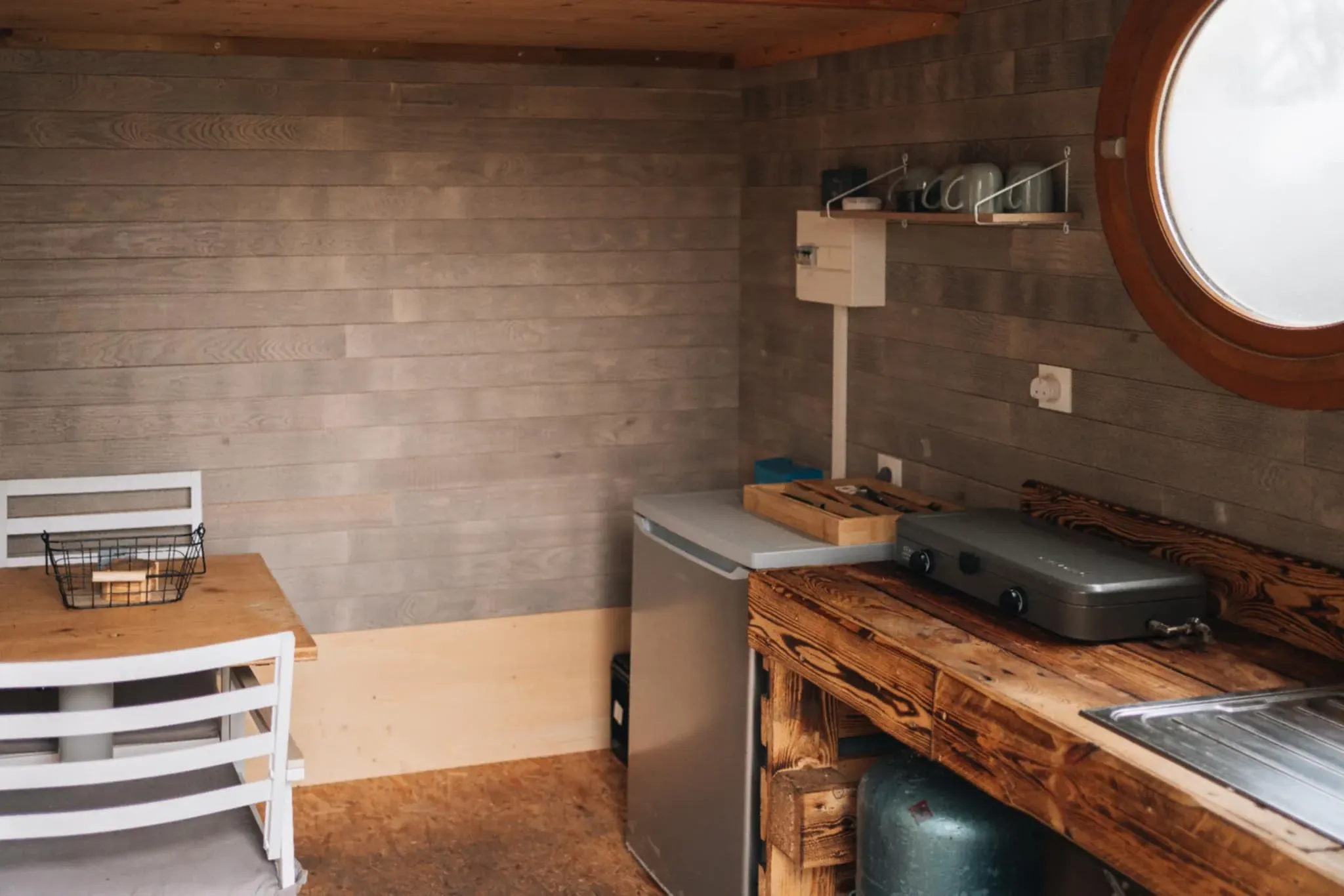 Chalet autonome pour 2 personnes en Hauts-de-France, au bord d’un étang dédié à la pêche à la carpe