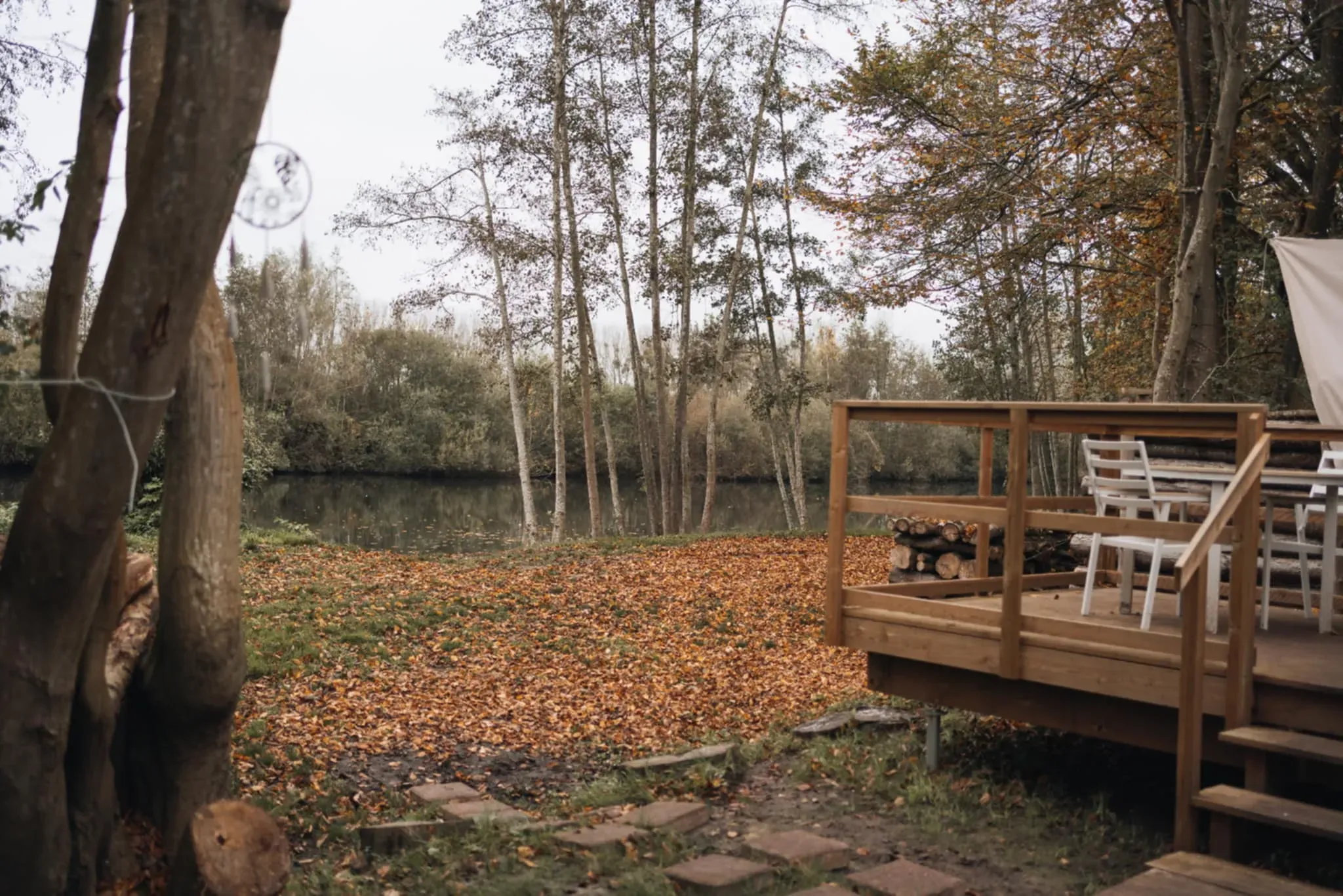 Chalet autonome pour 2 personnes en Hauts-de-France, au bord d’un étang dédié à la pêche à la carpe