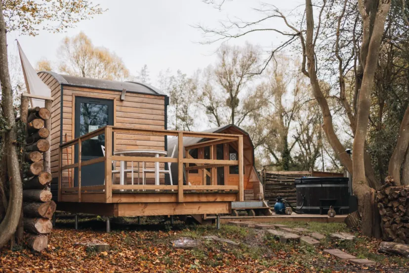 Chalet autonome pour 2 personnes en Hauts-de-France, au bord d’un étang dédié à la pêche à la carpe