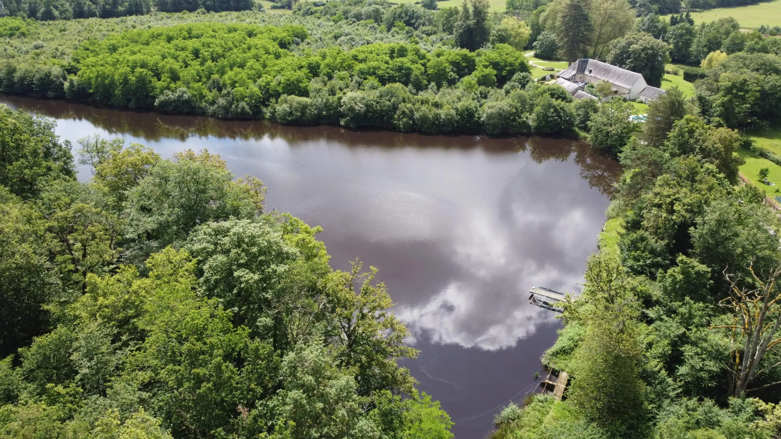 Gîte avec 2 étangs de 13 et 3 ha pour la pêche