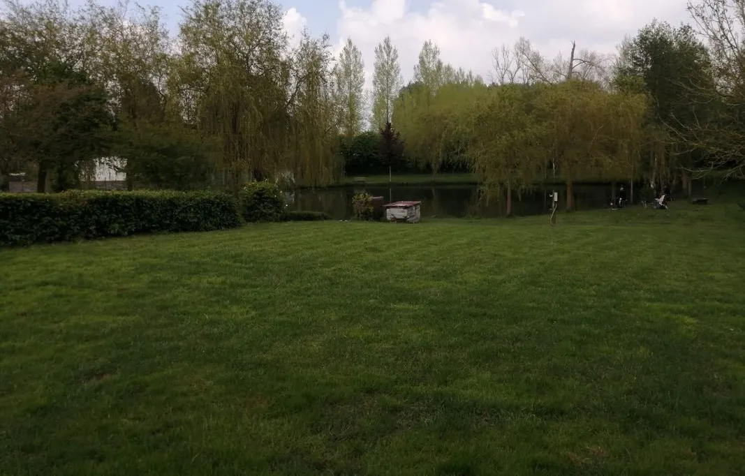 Caravan stay with pond of 39826.43 sq ft – Nord-Pas-de-Calais