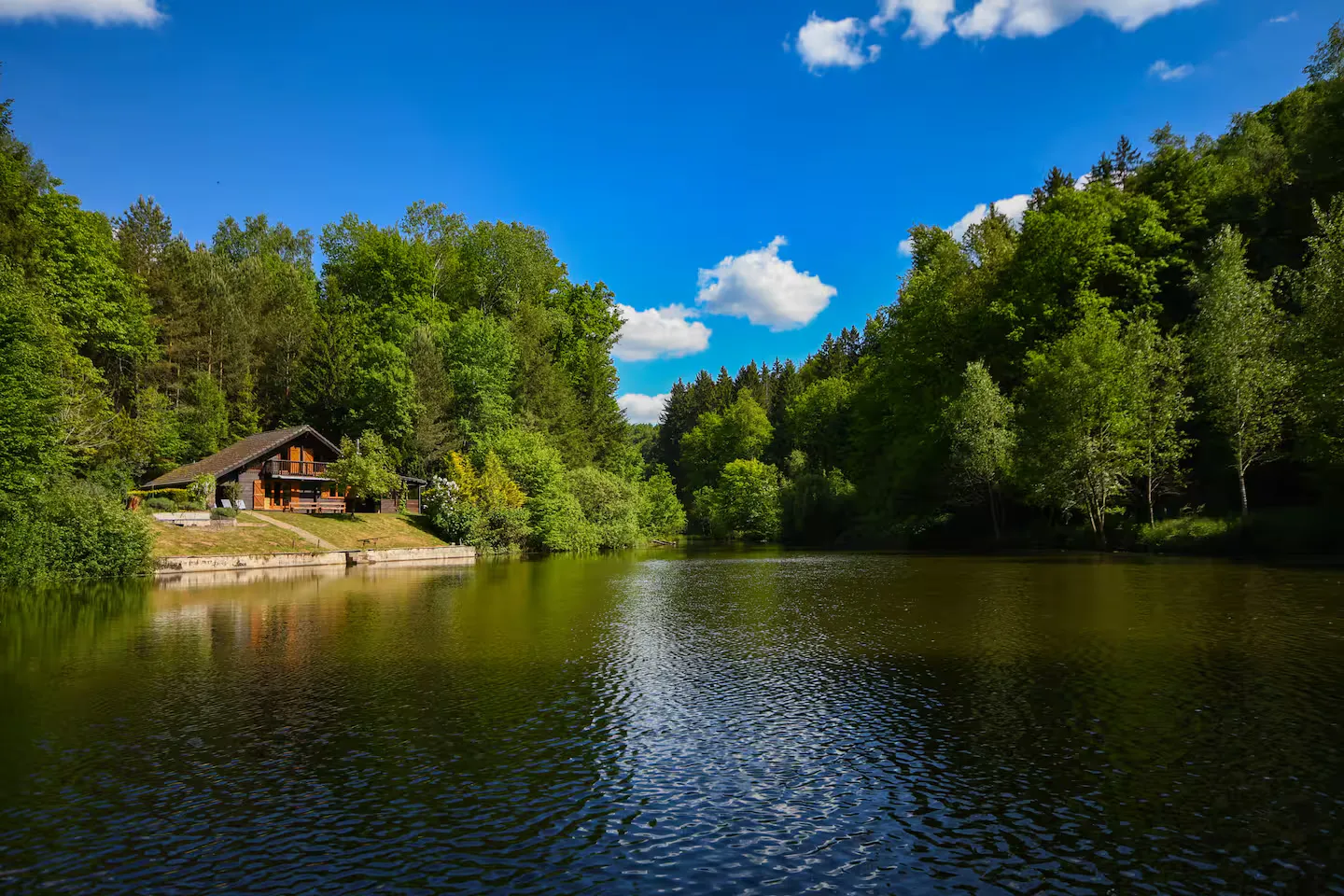 Chalet perdu au milieu de la nature