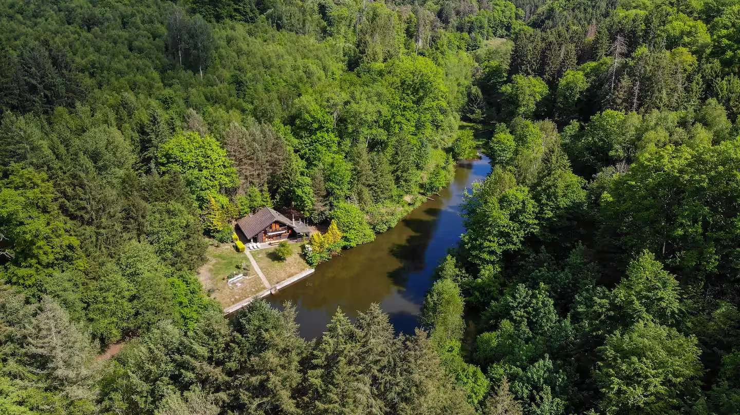 Chalet perdu au milieu de la nature