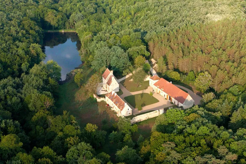 Gite en pleine nature avec spa et piscine / AB
