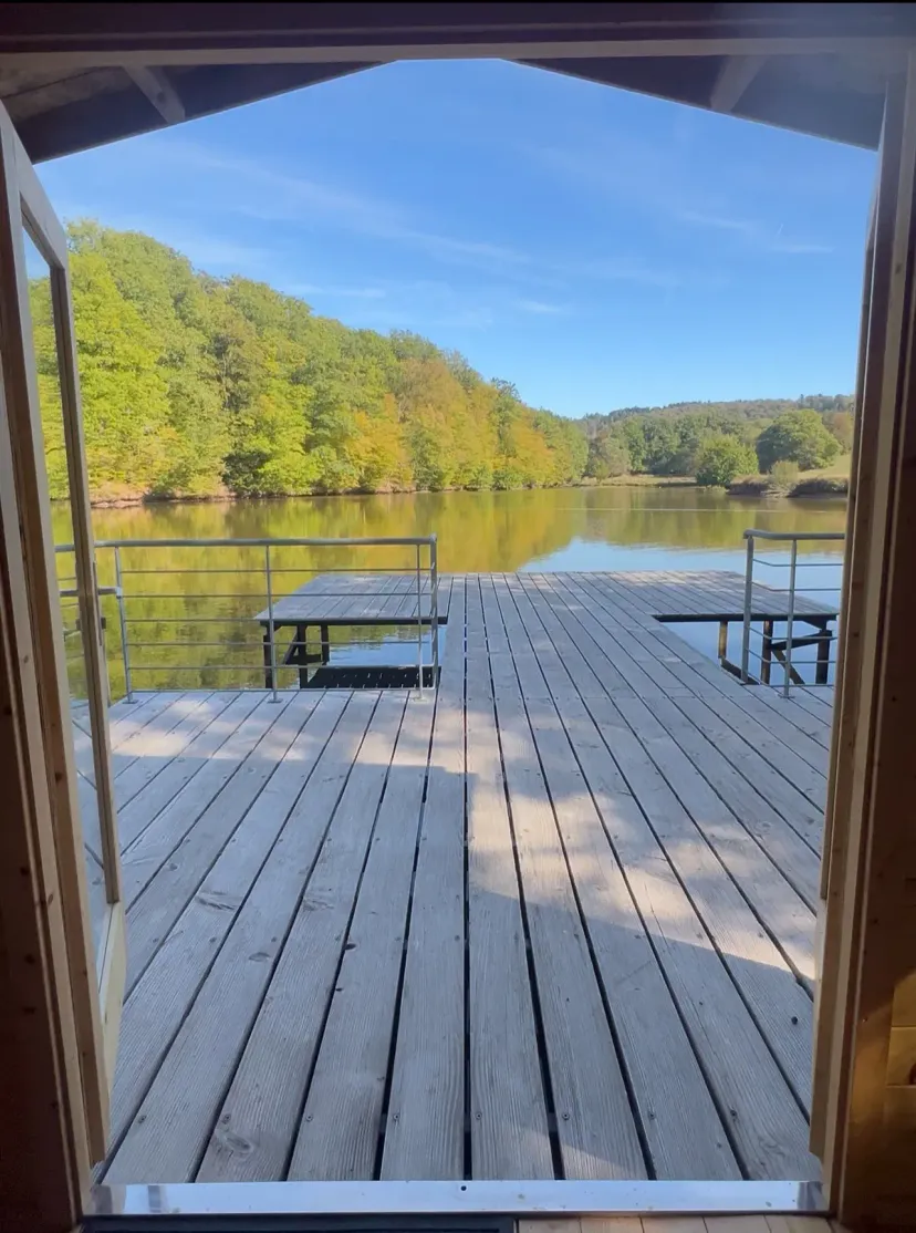 Fishing cabin 1 by a private pond of 9.88 ac in Franche-Comté